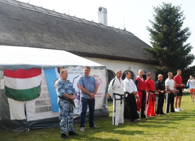 Kozsuch Kornél (balról a második) alpolgármester is részt vett a megnyitón